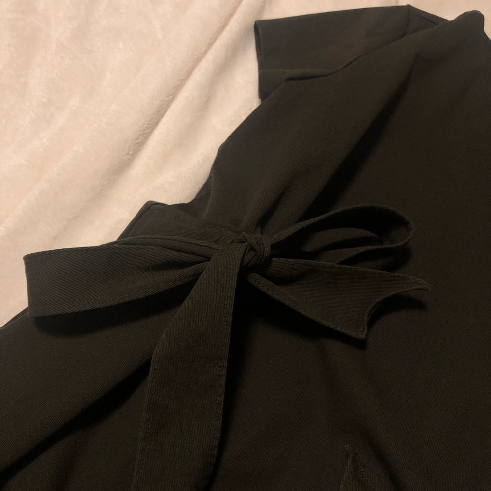 Green tie bowed dress